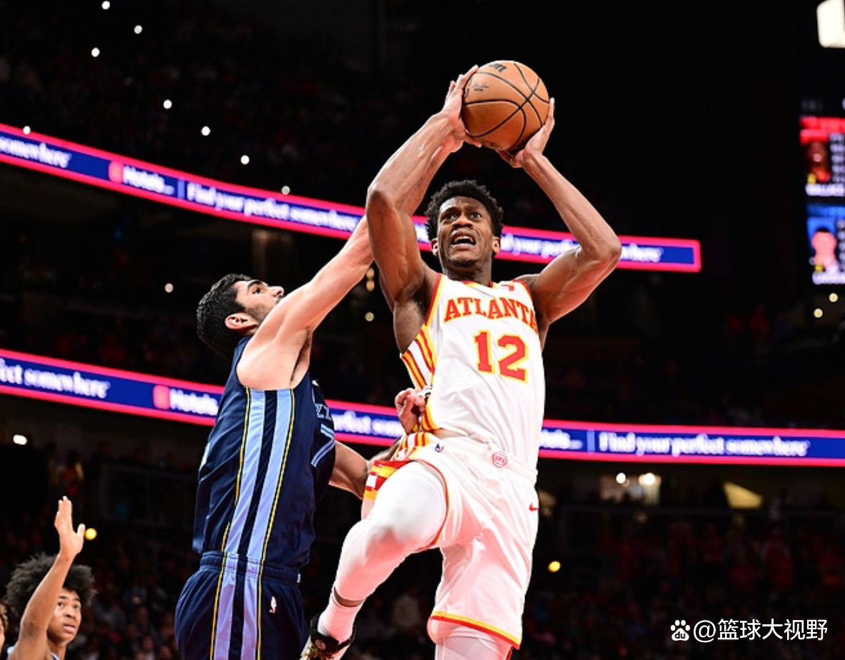 西亚卡姆回归赛场,精彩发挥首场状态亮眼,老鹰观众沸腾!(垃圾场决战免费观看) 西亚卡姆回归赛场,精彩发挥首场状态亮眼,老鹰观众沸腾!(垃圾场决战免费观看)