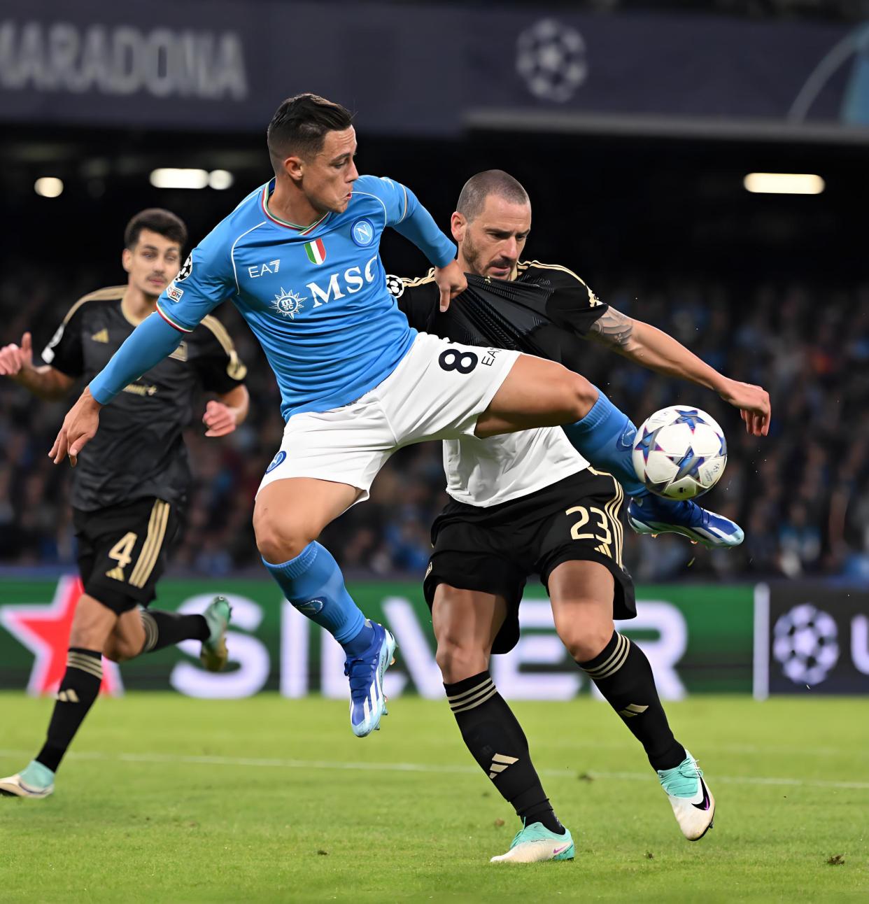 包含国际比赛日欧篮联焦点战，AC米兰手感冰凉，话题不断，训练强度明显提升的词条